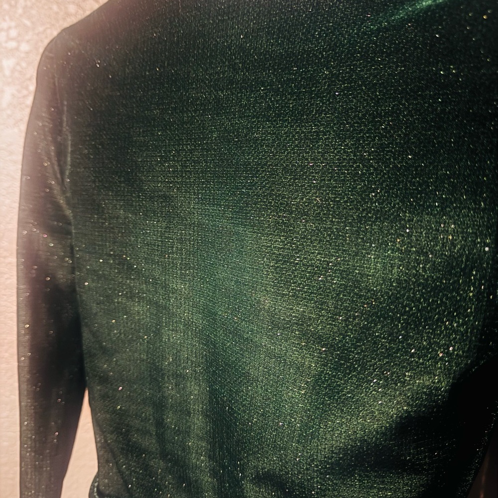 Elegant Emerald Green Women's Top - Picture 8 of 8